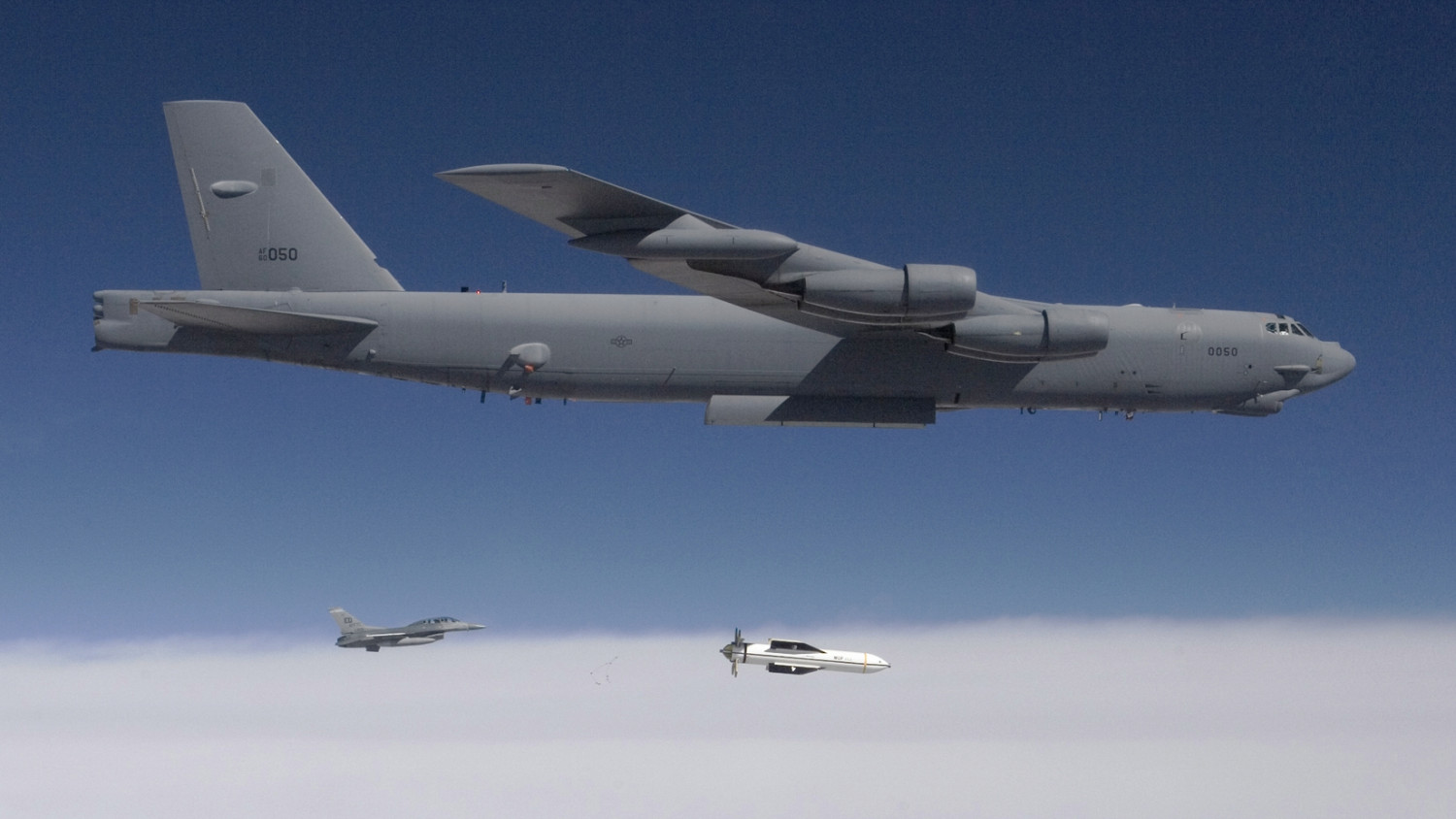 Gigantikus fegyverüzletet kötött az amerikai légierő: 13 tonnás szuperbombákat rendeltek sürgősen