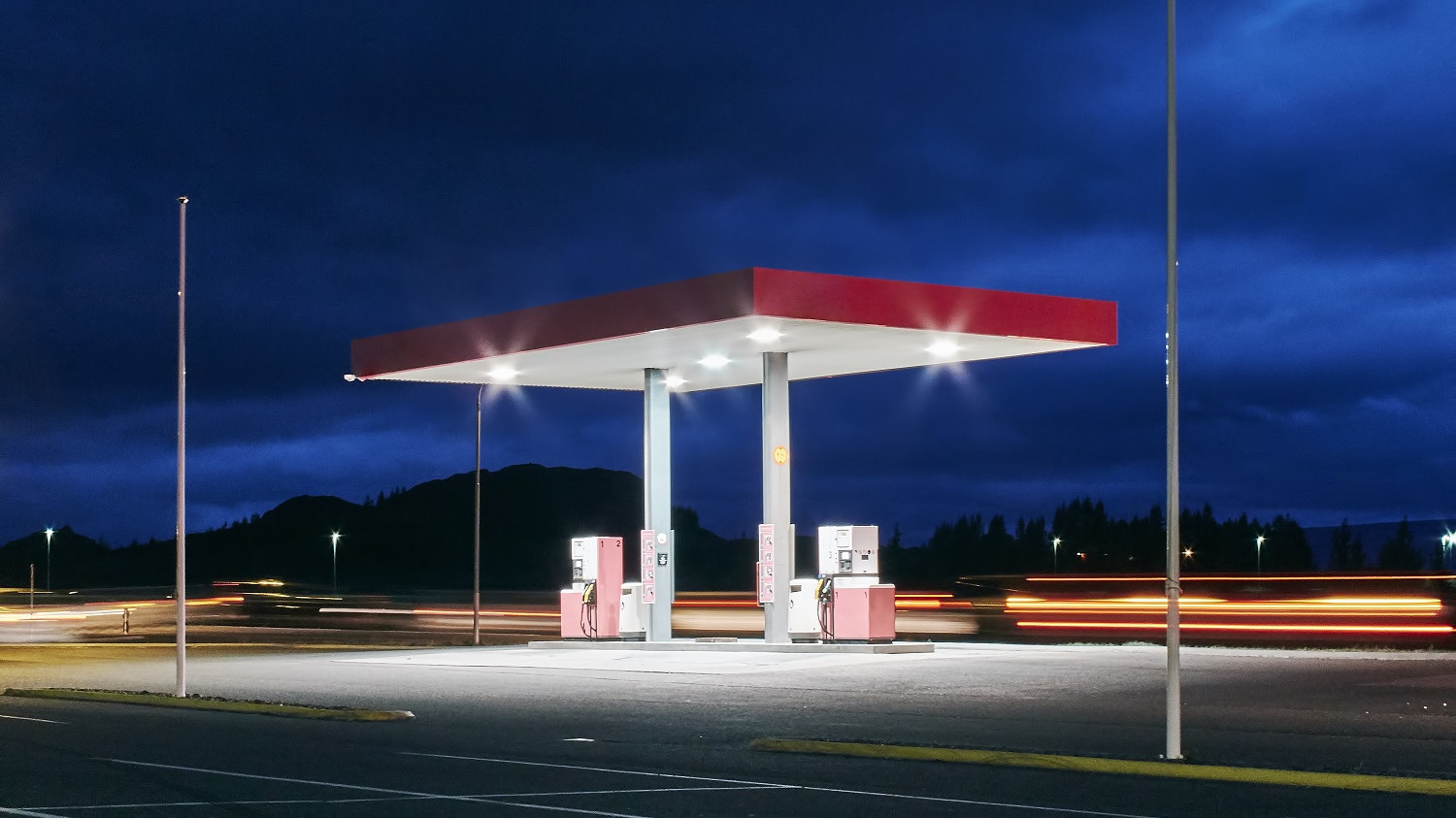 Drámai lépés Európa legerősebb országában: naponta csak egyszer emelhetnek árat a benzinkutak