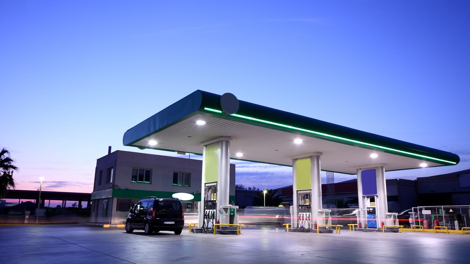 Bejelentették: adócsökkentéssel fékezné az üzemanyagárakat újabb európai ország