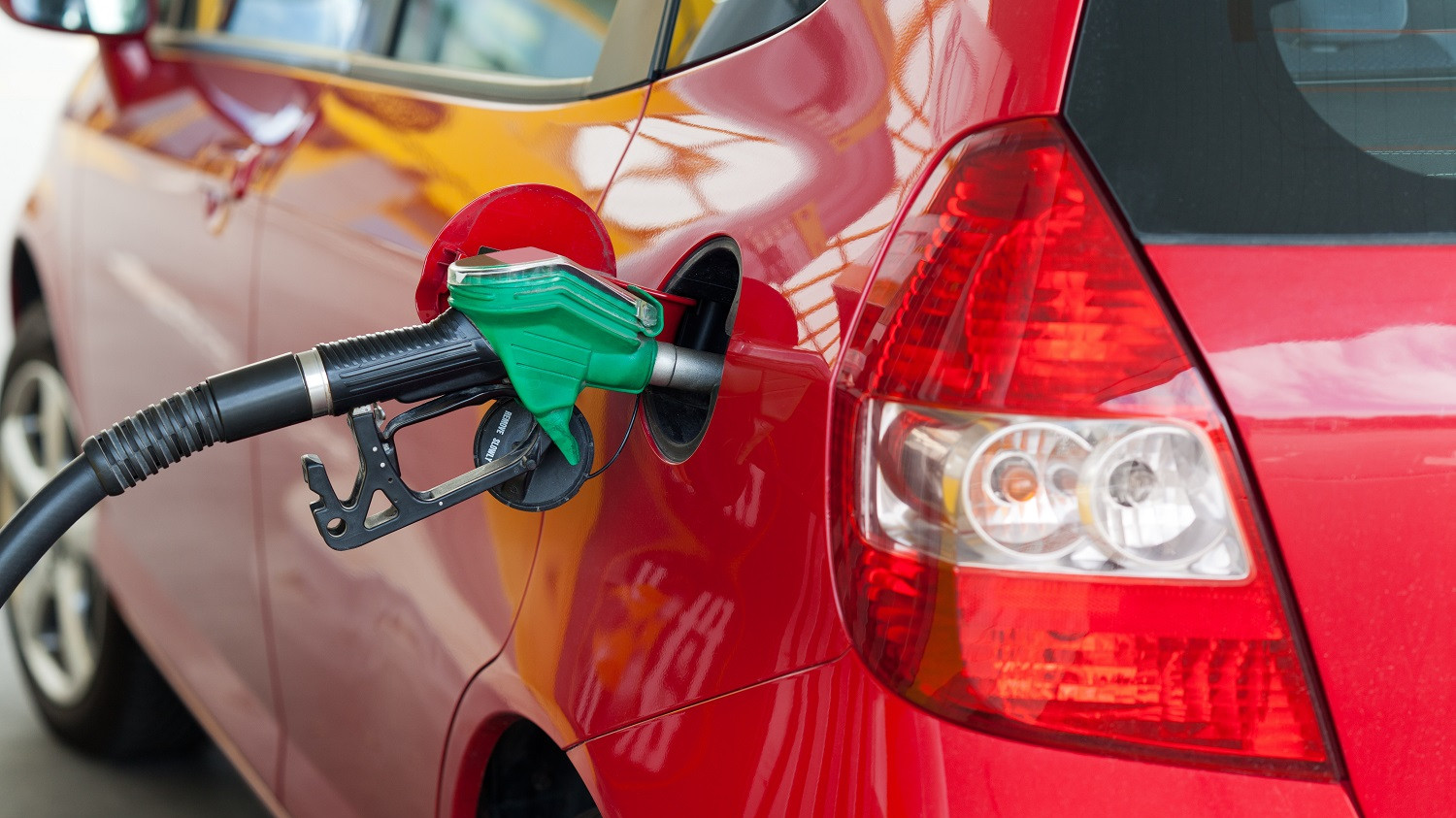 Durva változás jön a hazai üzemanyagárakban szerdától