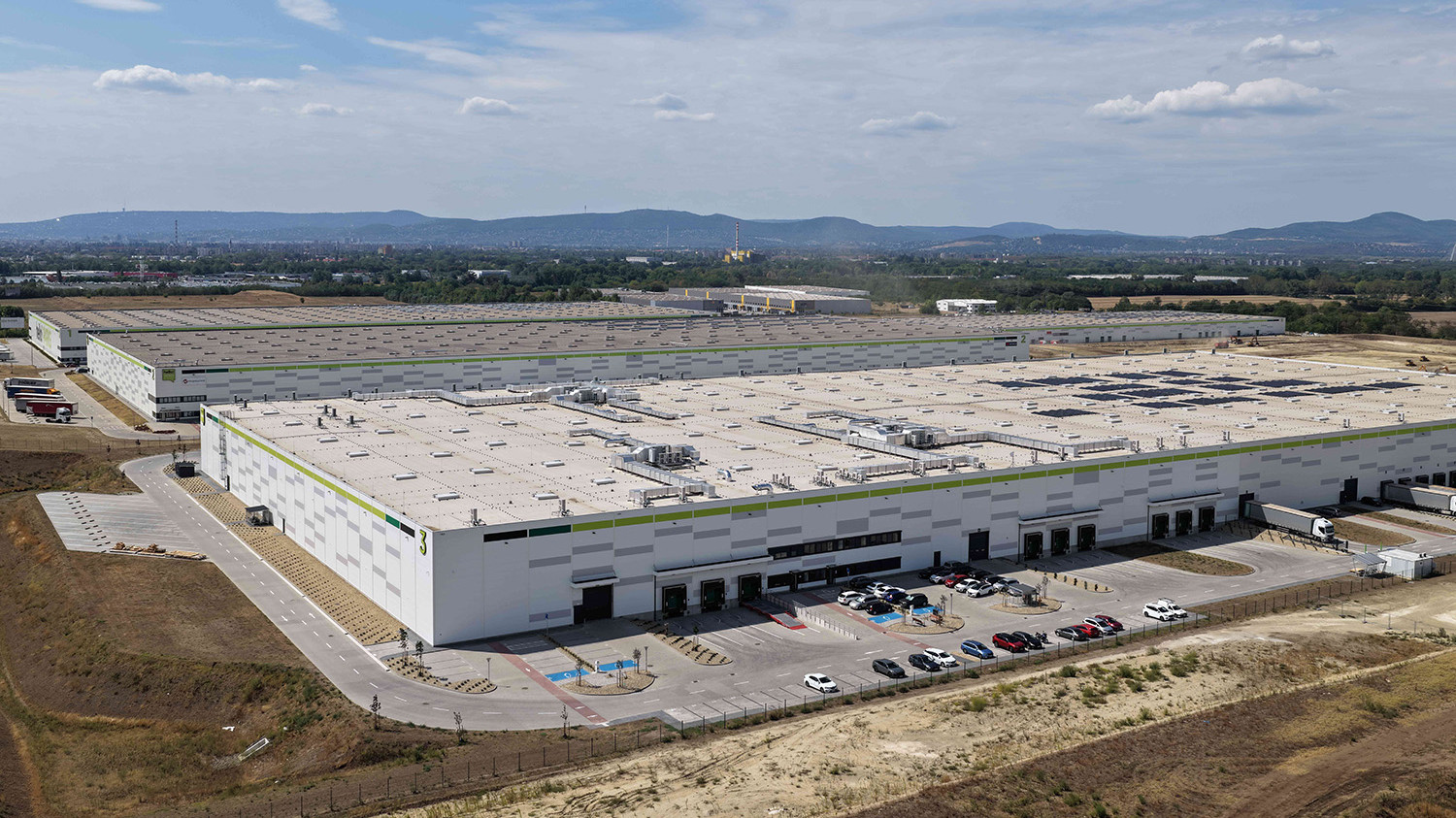 Gyógyszeripari igényekre szabott logisztikai központot alakított ki az Egis számára a HelloParks Fóton