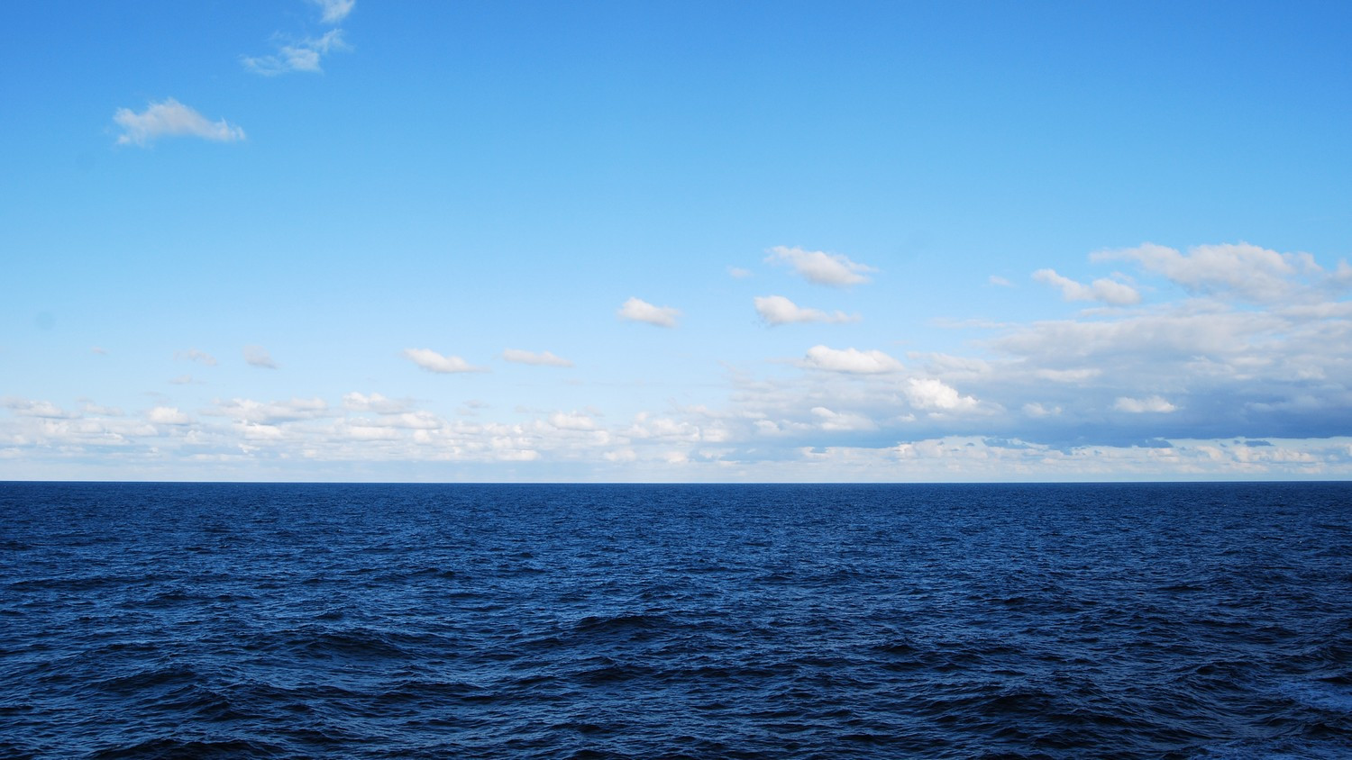 Ketyeg az óra: elkezdték kiüríteni a vészraktárakat a közel-keleti káosz miatt