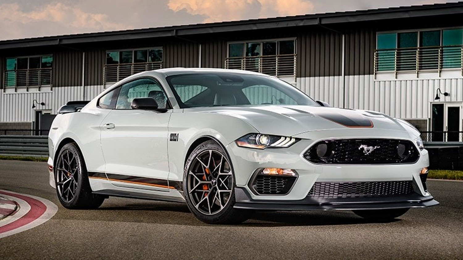 Megjött az engedély: saját bankot alapíthat a Ford és a General Motors