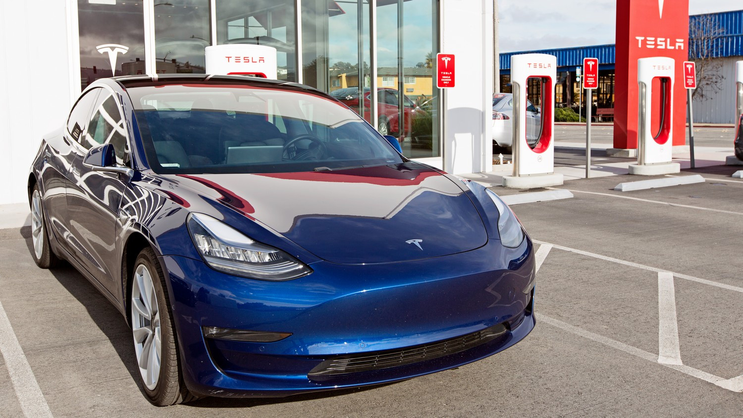 A korábbi mélyrepülés után feltámadt a Tesla Európában