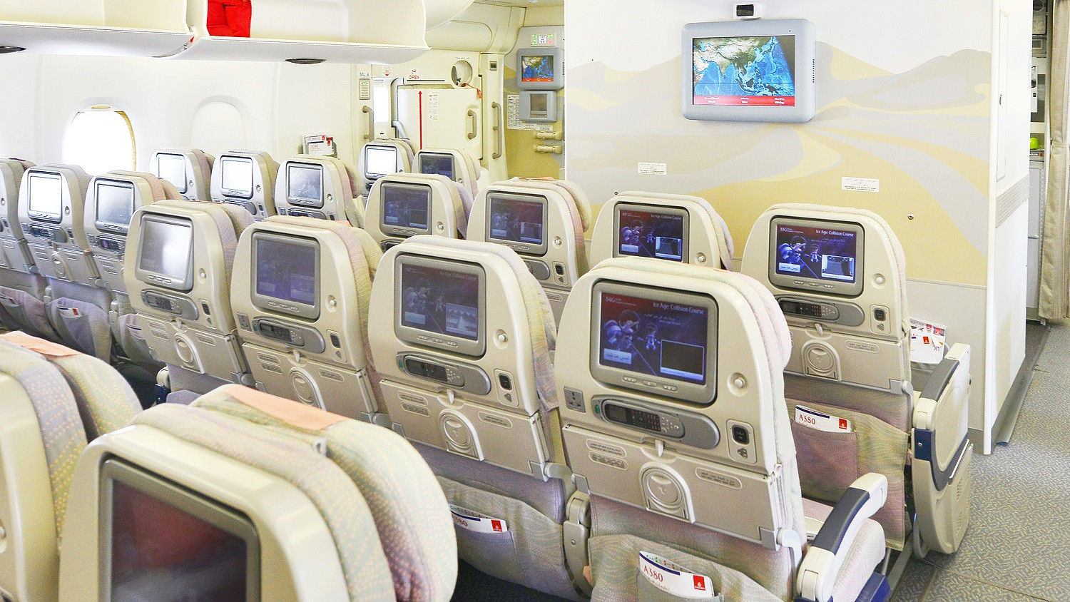 Fájdalmas hír érkezett a nyaralások előtt: elkezdődött a díjemelés a repülős utazásoknál