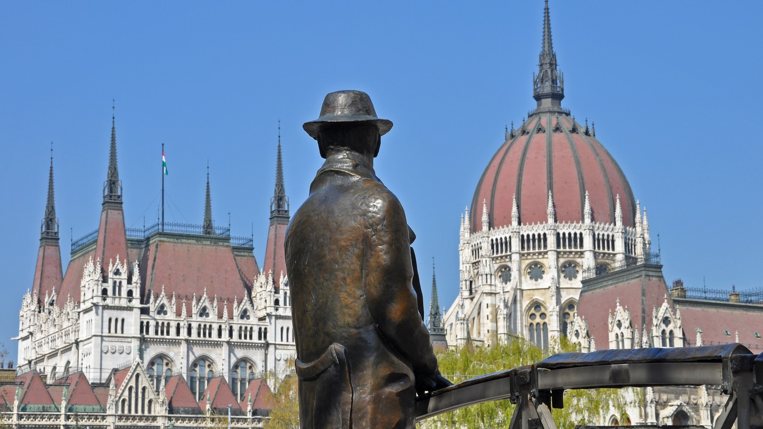 Itt az utolsó állampapír-pénzeső, százmilliárdok ömlenek a magyar lakossági befektetőkhöz
