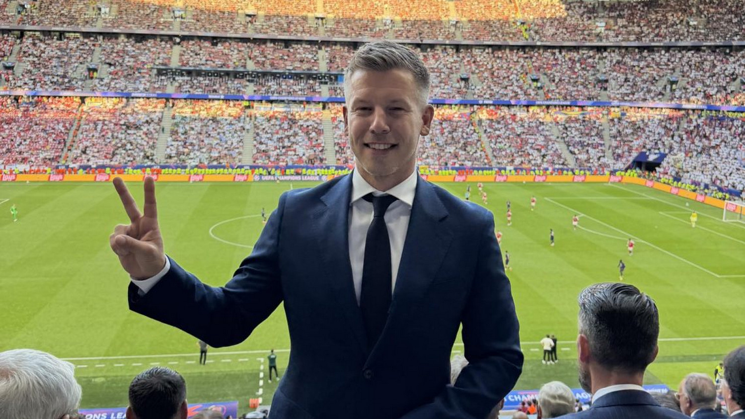 Ingyenes meccsjegyekkel és új sportolási kedvezményekkel ösztönözné a mozgást a kormány