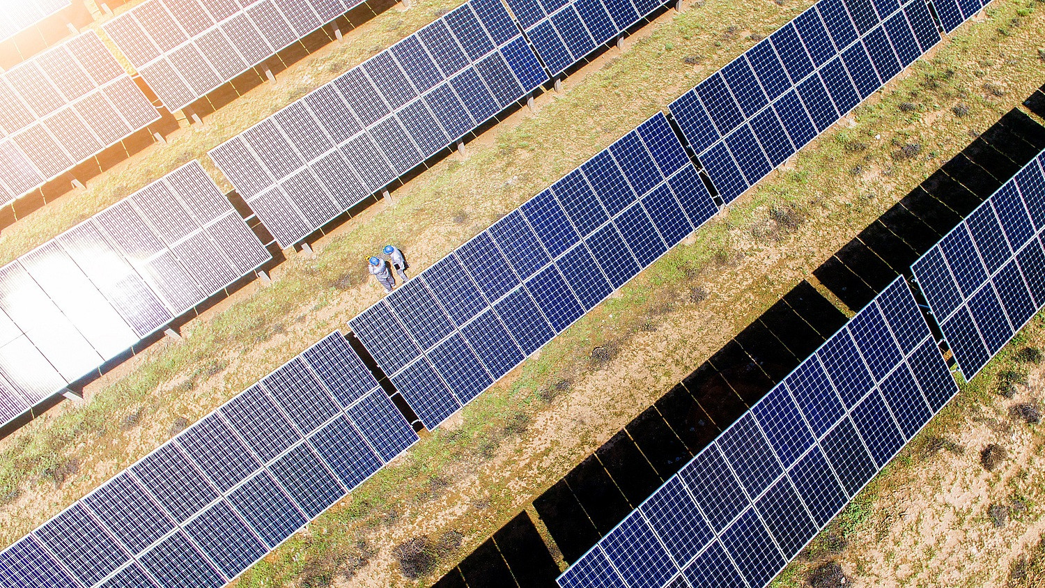 Történelmi mérföldkő: a világ legnépesebb országában is bedurrant a napenergia