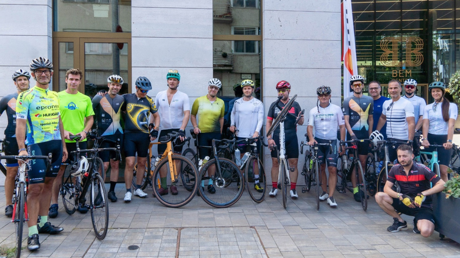 Hangolódjunk közös bringázással az ősz ingatlanos csúcseseményére! − Jön a Portfolio Sunday Business Ride