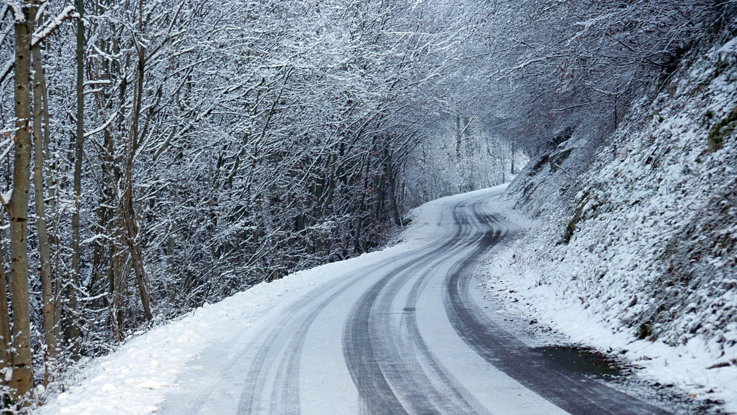 Kiadták a veszélyjelzést, szélsőséges időjárás érkezik Magyarországra