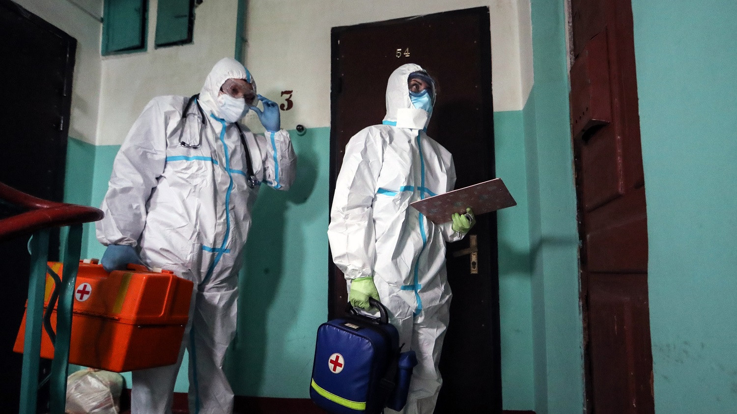 Япония люди. Защитный костюм пандемия. Пандемия covid-19 в китае. Фильм грипп/вирус 2013 корея. Коронавирус в россии.