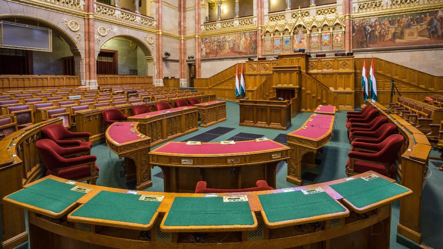 Sűrű nap lesz: az új köztársasági elnök megválasztása mellett egy másik fontos döntés is várható