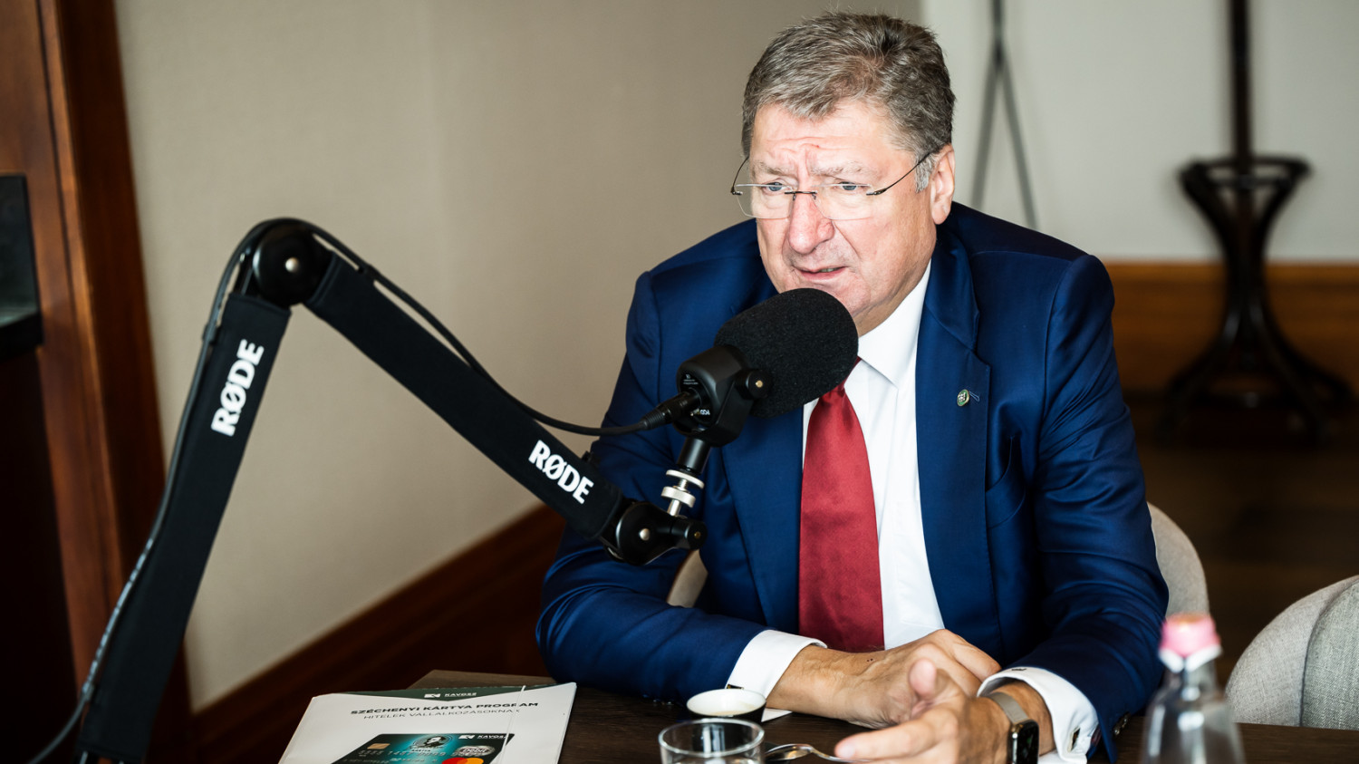 Parragh László: Ne támogassatok egy senkiházit, egy fehér galléros bűnözőt
