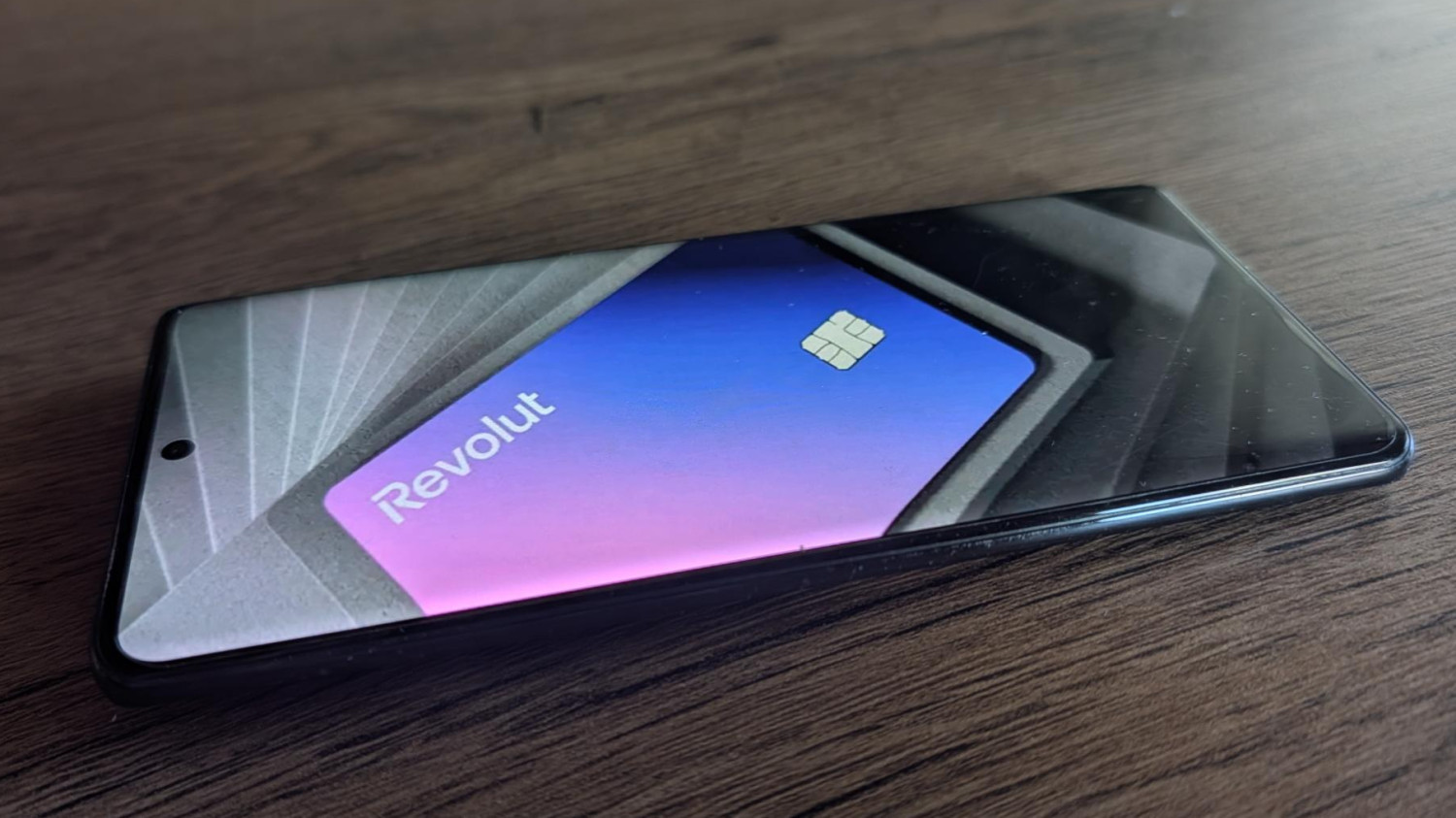 Blokkolt átutalások és többszázezres bukó - Így fest a csalásmegelőzés árnyoldala egy Revolut-ügyfélnél