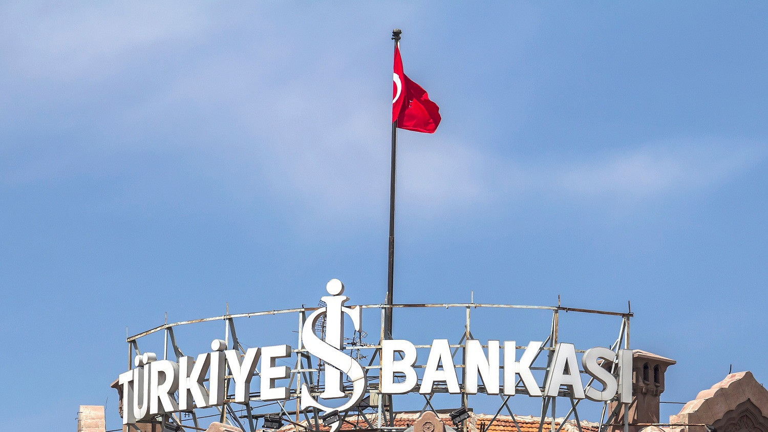 Kiderült: gigantikus aranytartalékához nyúlhat ez az ország a háború miatt