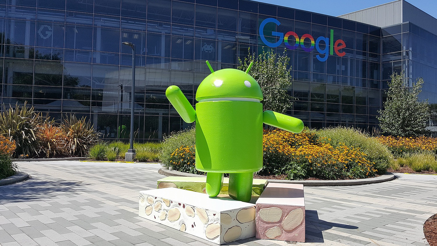 Rászáll az EU a technológiai óriásokra, indulnak a vizsgálatok