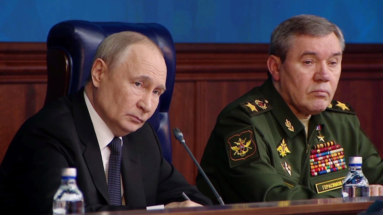 Felbukkant az orosz vezérkari főnök: mindenütt offenzívában vannak, robog a hadsereg a fronton