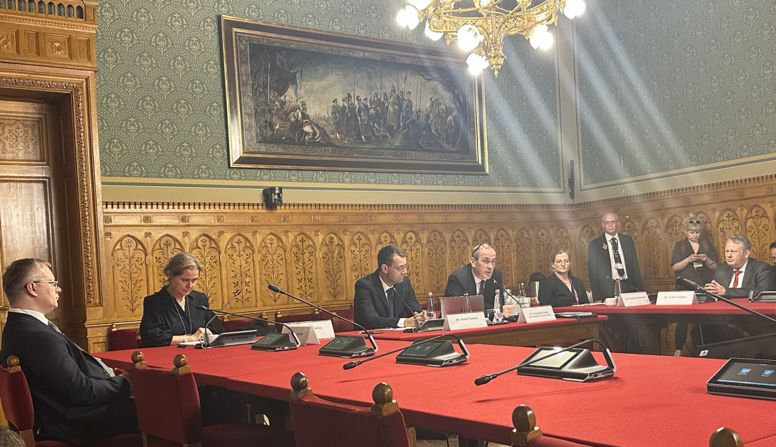 Magyar Péter bemutatta leendő kormányának hét miniszterét — image 6