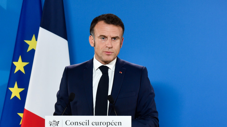 A vöröszóna kapujába került Macron gazdasága