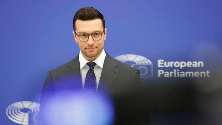 Megdöbbentő szövetséggel mentek neki Ursula von der Leyen legújabb alkujának