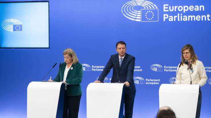 Muresan: Musk, Bezos és Zuckerberg cégeit is megadóztatjuk, mielőtt az európai polgárok forrásait csökkentenénk