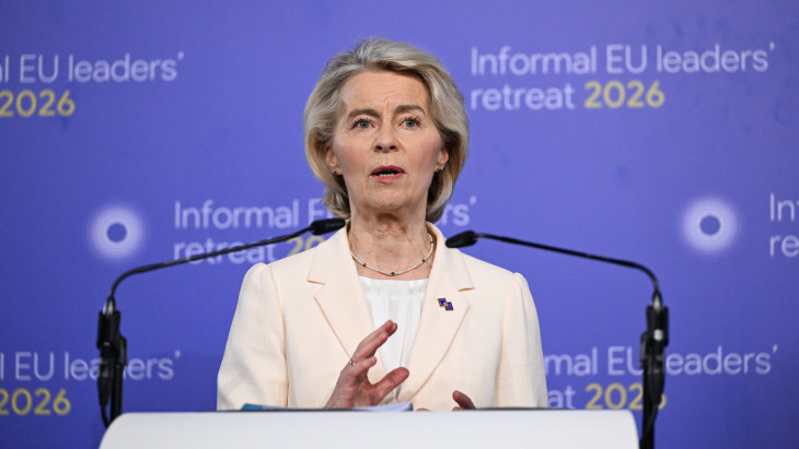 Kemény lépésre szánta el magát Ursula von der Leyen: befagyasztják az orosz olajárakat