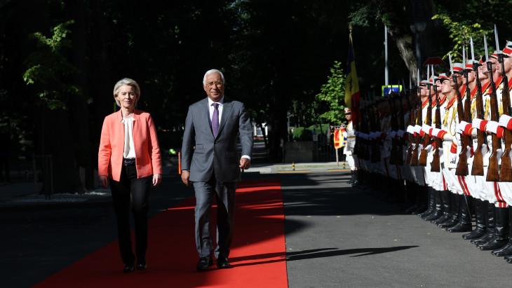 Ursula von der Leyen: kezünkbe vesszük a migrációt, újabb szankciós rezsim érkezik