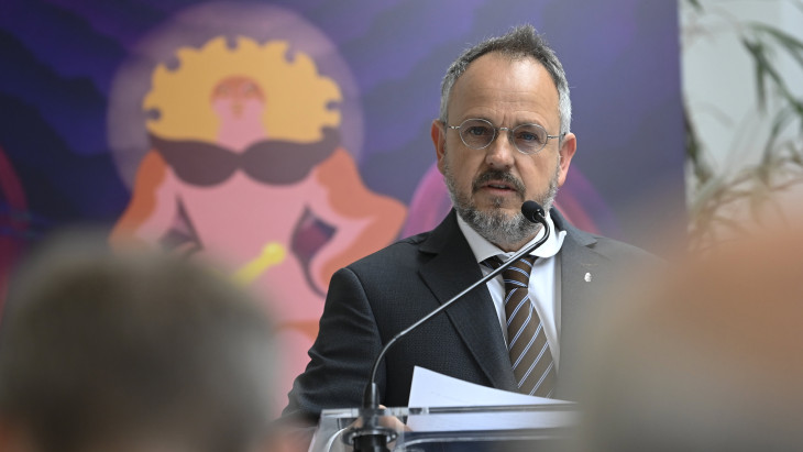 Az ügyészség szerint 150 millió forint kenőpénzt kaphatott Bús Balázs