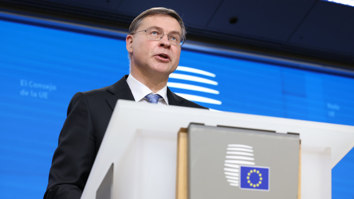 Csak a kormányváltás és a brüsszeli jóindulat mentette meg Magyarországot az uniós kalodától