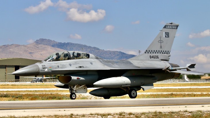 Hatalmas robbanások rázták meg az 5 milliós fővárost – Felszálltak a vadászgépek, megindult az atomhatalom támadása