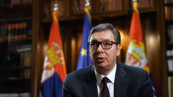 Hiába bukott meg, visszatér pártja élére Aleksandar Vucic: több hibát is elismert Orbán Viktor egykori szövetségese