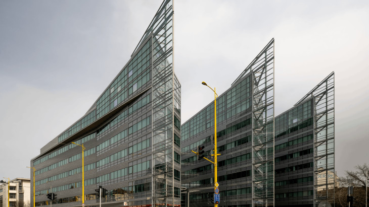 Hatalmas átalakuláson esett át az egyik legismertebb budai irodaház, 1500 dolgozóját érinti a változás