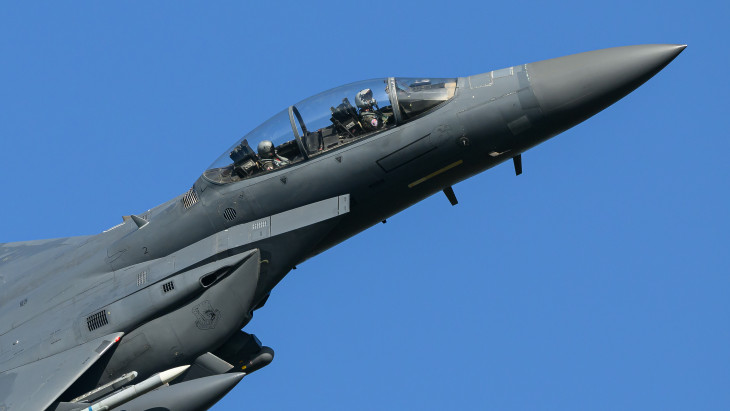 Megmagyarázhatatlan jelenségről számolt be a katapultáló amerikai F-15E pilótája, gondban vannak a szakértők