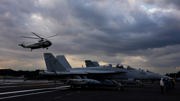 Amerika a világ legnagyobb hadihajóival adott félreérthetetlen jelzést a fenyegető riválisának