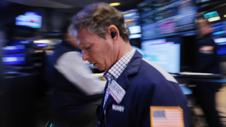 Elromlott a hangulat: korrekciós fázisba ért a Dow, nagy mozgások a magyar tőzsdén