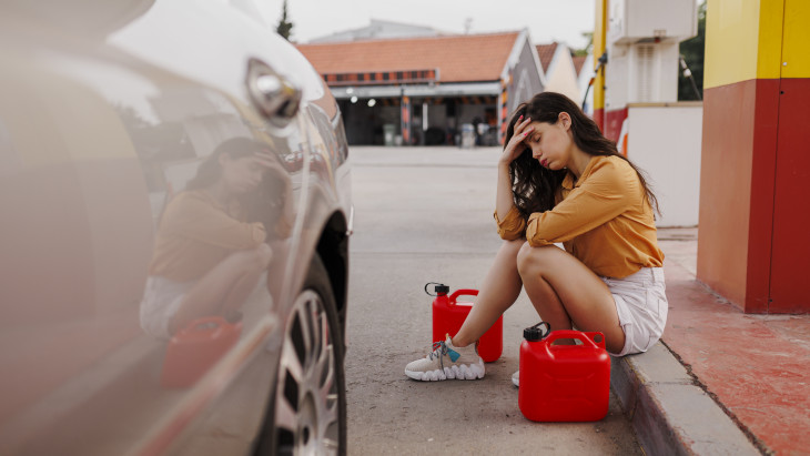Megrohanták a benzinkutakat, ugranak az üzemanyagárak Magyarország szomszédjában