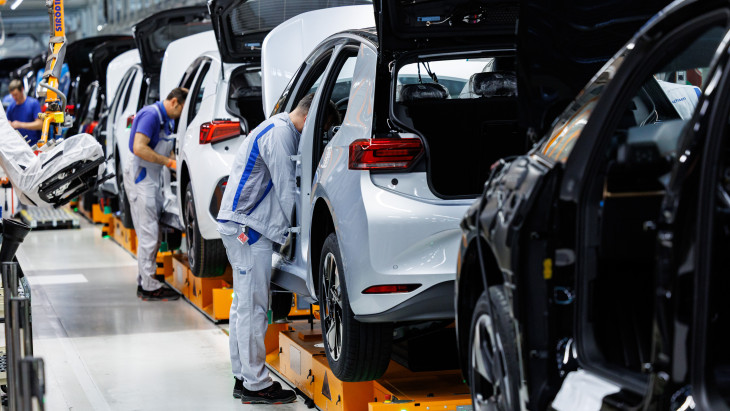 Fordulat Brüsszelben: mégsem tiltják be a benzines és a dízelautókat!