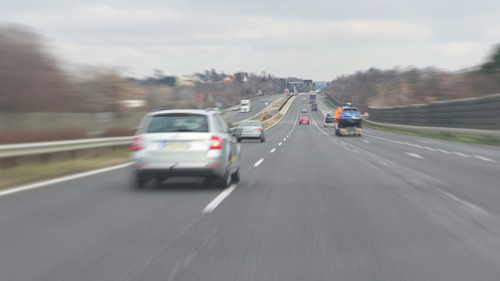 Jelentős forgalmi fennakadások az M1-en és az M3-ason baleset és járműtűz miatt