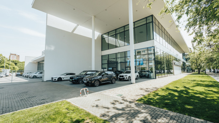 Az AutoWallis is megszenvedte az erős forintot, javuló hatékonyság mellett lett veszteséges a cég