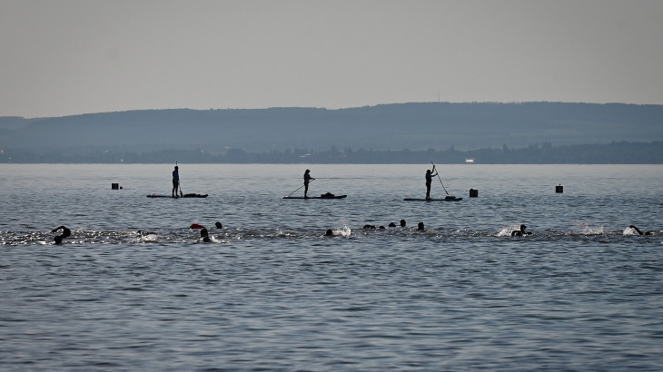 Balaton-átúszás: 60 országból neveztek, egy 90 éves ember is rajthoz áll