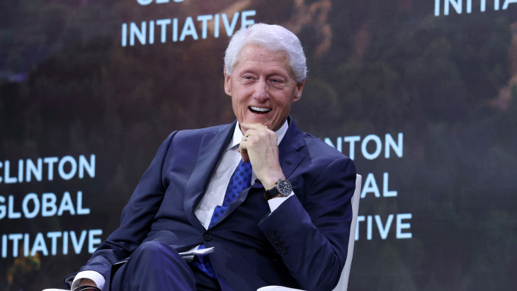 Megszólalt Bill Clinton az egész Amerikát lázban tartó botrányról: „nem láttam semmit”