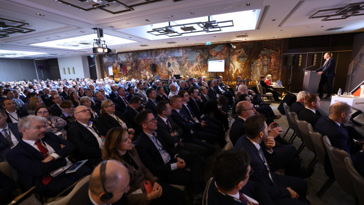 Lakáskampány, klímakatasztrófa, vállalati kockázatok: közeleg a Portfolio konferenciája a vagyonbiztosítás aktualitásaival