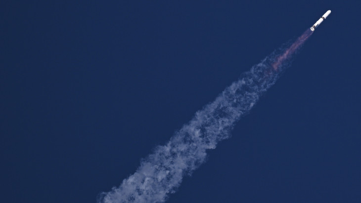 Gigantikus műholdflottát építene ki Jeff Bezos: foghatja a fejét Elon Musk