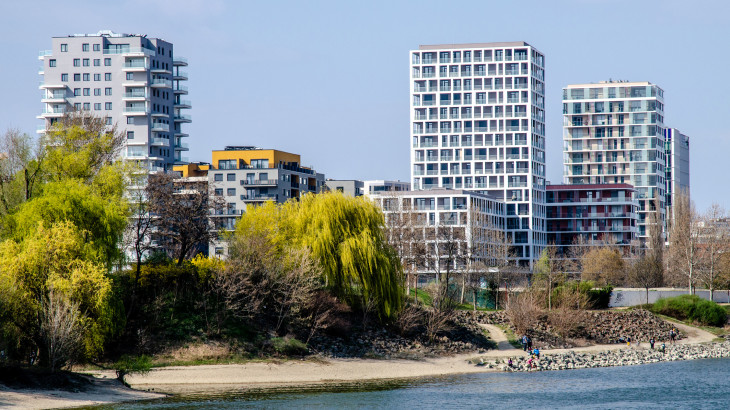 A ferencvárosi tömbrehabilitációtól a Bosnyák téri falanszterig: hol siklott ki a hazai városfejlesztés?