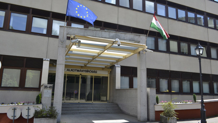 Alkotmánybíróság elé viszi a Fidesz az otthon startos kiemelések felfüggesztését