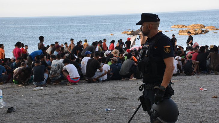 Újabb ostromtól tartanak az EU határainál: több ezer fegyverest vonnak össze