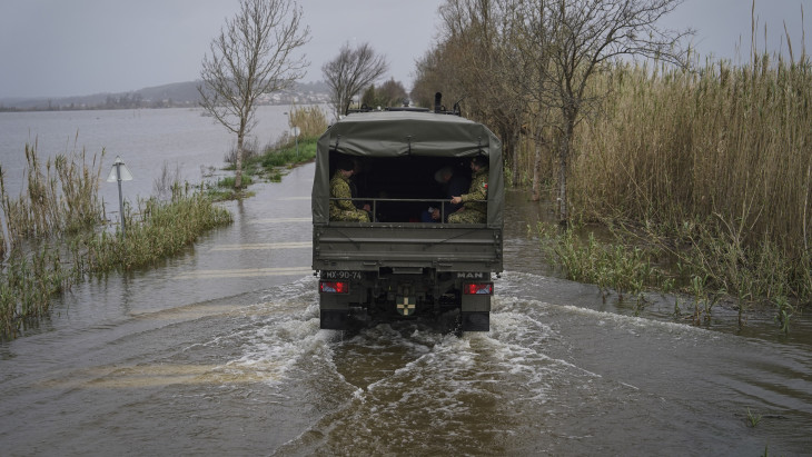 Extrém időjárás sújtotta a 100 ezres nagyvárost - Víz alá került a történelmi régió, felmerült a teljes evakuáció