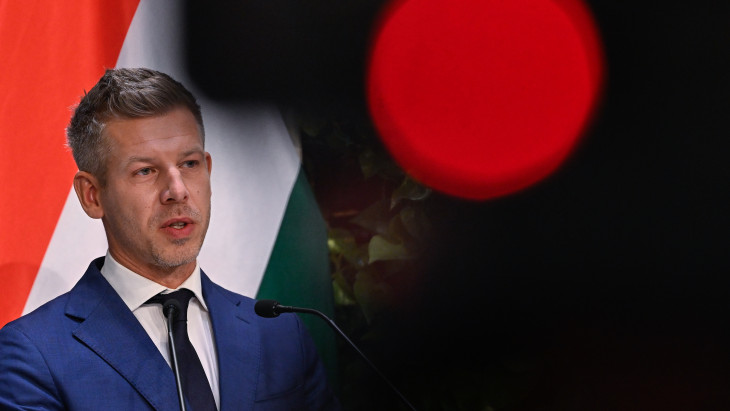 Magyar Péter Krakkóból: teljesen normális, hogy visszahívjuk azokat a nagyköveteket, akik "nem tettek túl sokat"
