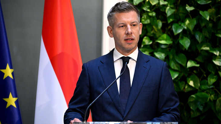 Tisza-kormány: folytatódik a köztársasági elnöki pozícióról szóló vita, reagáltak a vidéki polgármesterek a bércsökkentési tervekre