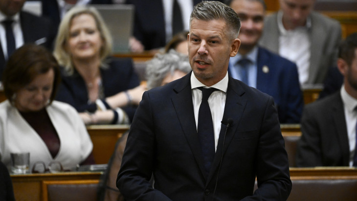 Tisza-kormány: ma fogadja a pápa Magyar Pétert, új oktatási stratégia jön